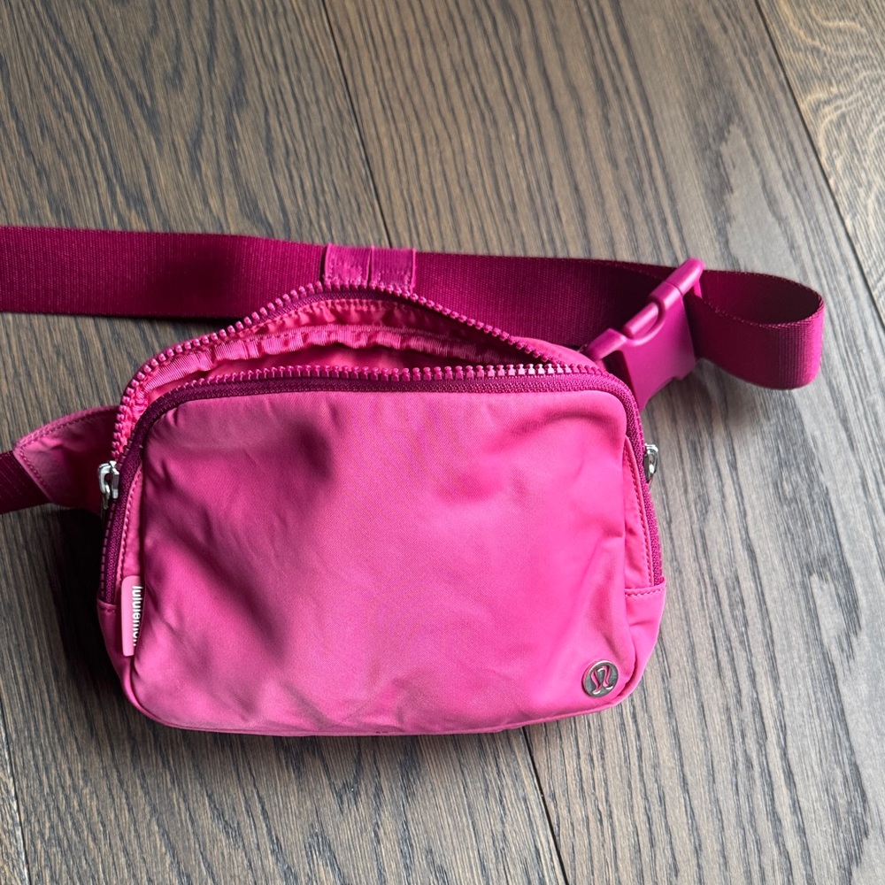 LULULEMON EVERYWHERE BELT BAG
